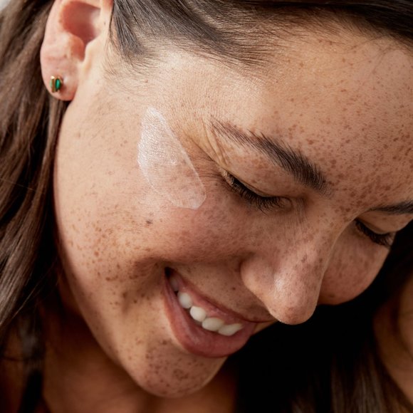 Rodial Pink Diamond Lifting Serum - Picture 6 of 9